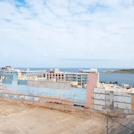 Modern 2 Bedroom 100 Metres To The Sea